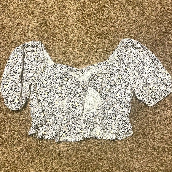 Stitch&Pine Floral Off The Shoulder Crop Top - Picture 4 of 4